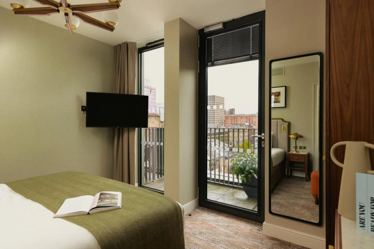 Penthouse Studio
